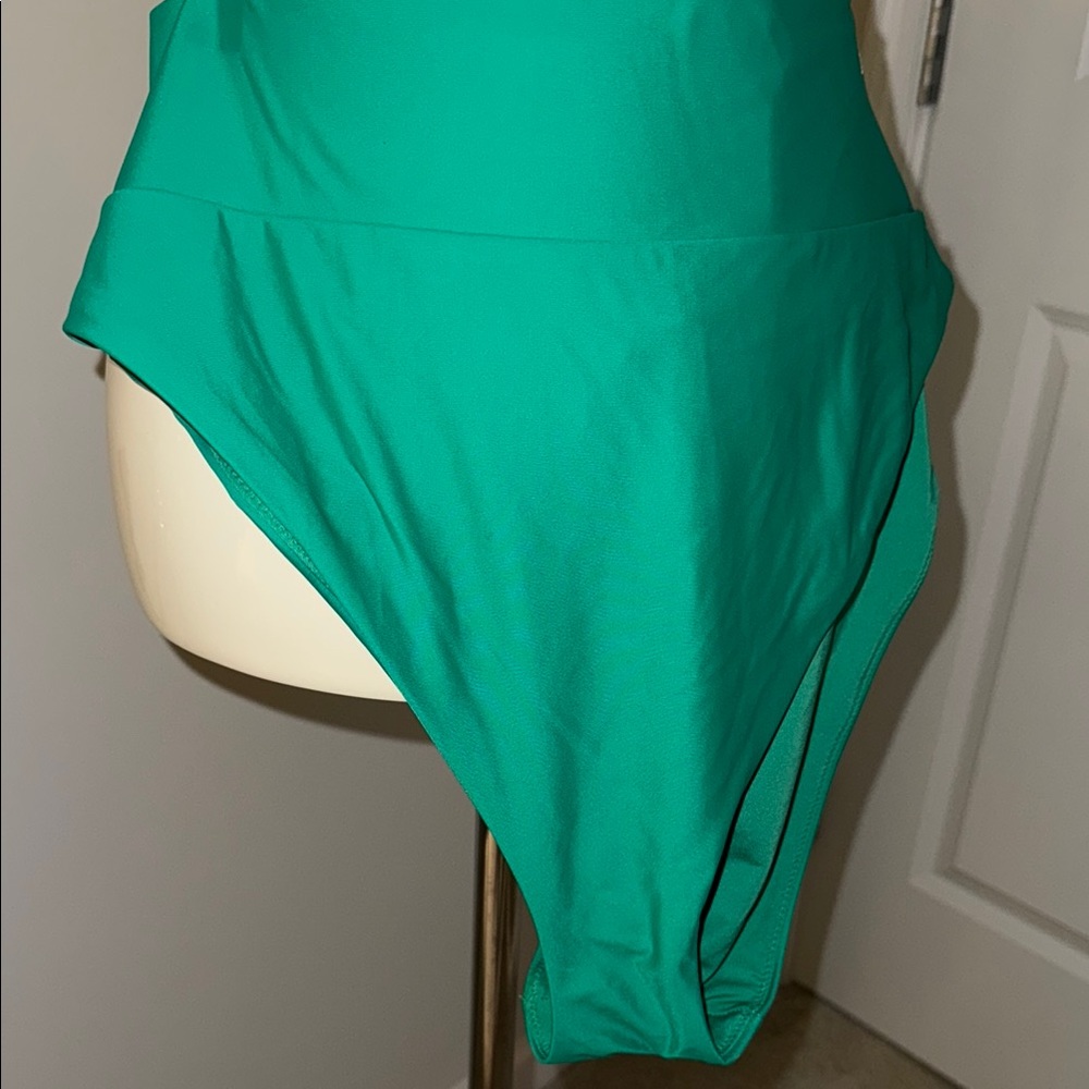 Green Hi-Waisted Ruffled Bikini Set - Picture 5 of 6